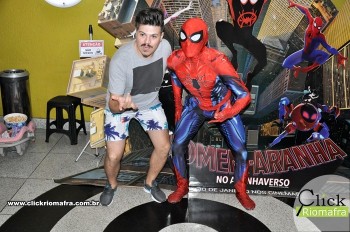 Homem-Aranha visita o Cineplus Emacite; público pode tirar fotos a vontade (54)