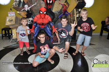 Homem-Aranha visita o Cineplus Emacite; público pode tirar fotos a vontade (57)