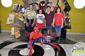 Homem-Aranha visita o Cineplus Emacite; público pode tirar fotos a vontade (6)