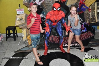 Homem-Aranha visita o Cineplus Emacite; público pode tirar fotos a vontade (60)