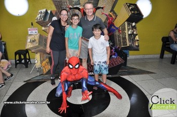 Homem-Aranha visita o Cineplus Emacite; público pode tirar fotos a vontade (67)