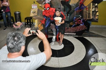 Homem-Aranha visita o Cineplus Emacite; público pode tirar fotos a vontade (69)