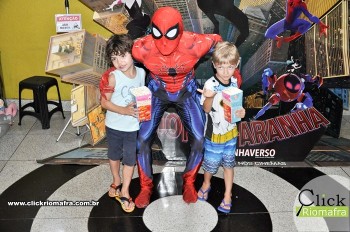 Homem-Aranha visita o Cineplus Emacite; público pode tirar fotos a vontade (72)