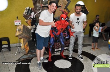 Homem-Aranha visita o Cineplus Emacite; público pode tirar fotos a vontade (74)