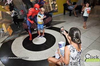 Homem-Aranha visita o Cineplus Emacite; público pode tirar fotos a vontade (76)