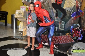 Homem-Aranha visita o Cineplus Emacite; público pode tirar fotos a vontade (8)