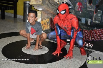 Homem-Aranha visita o Cineplus Emacite; público pode tirar fotos a vontade (9)