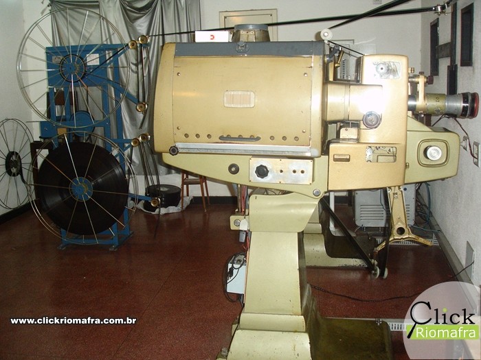 Conheça o antigo e o atual projetor do Cineplus Emacite (3)