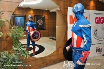 Distribuidora de Bebidas Pampas leva personagens do filme Vingadores ao Cineplus Emacite (101)