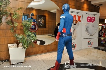Distribuidora de Bebidas Pampas leva personagens do filme Vingadores ao Cineplus Emacite (108)
