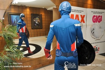 Distribuidora de Bebidas Pampas leva personagens do filme Vingadores ao Cineplus Emacite (109)