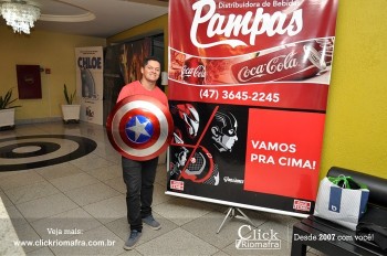 Distribuidora de Bebidas Pampas leva personagens do filme Vingadores ao Cineplus Emacite (117)