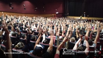 Público lota o Cineplus Emacite para o Show de Humor #Pobrice - Click Riomafra (19)