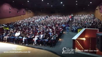 Público lota o Cineplus Emacite para o Show de Humor #Pobrice - Click Riomafra (21)