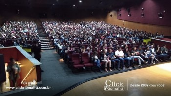 Público lota o Cineplus Emacite para o Show de Humor #Pobrice - Click Riomafra (23)