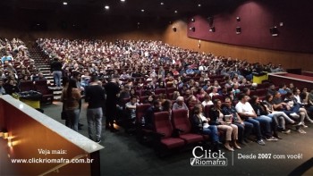 Público lota o Cineplus Emacite para o Show de Humor #Pobrice - Click Riomafra (24)