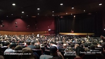 Público lota o Cineplus Emacite para o Show de Humor #Pobrice - Click Riomafra (26)