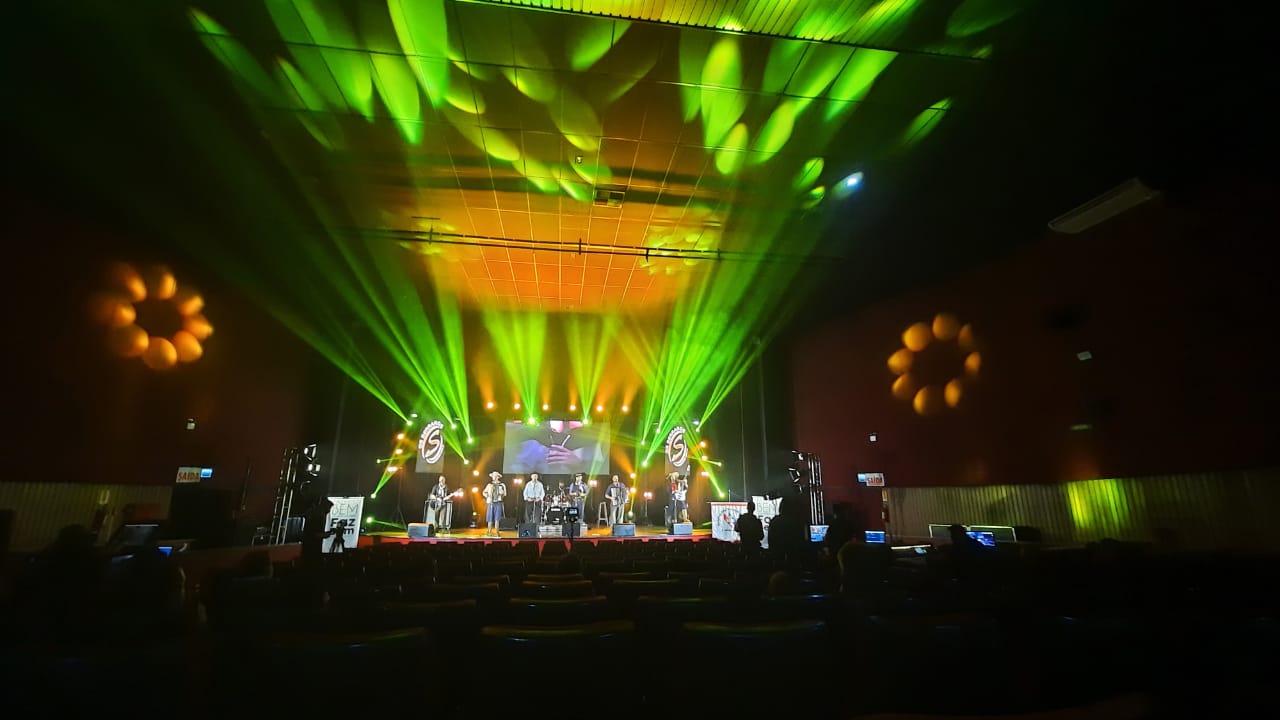 Cineplus Emacite foi palco a 3ª Festa das Etnias de Mafra com Os Serranos