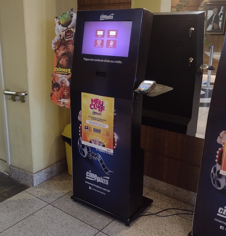 Facilidade Cineplus Emacite possui máquina de autoatendimento