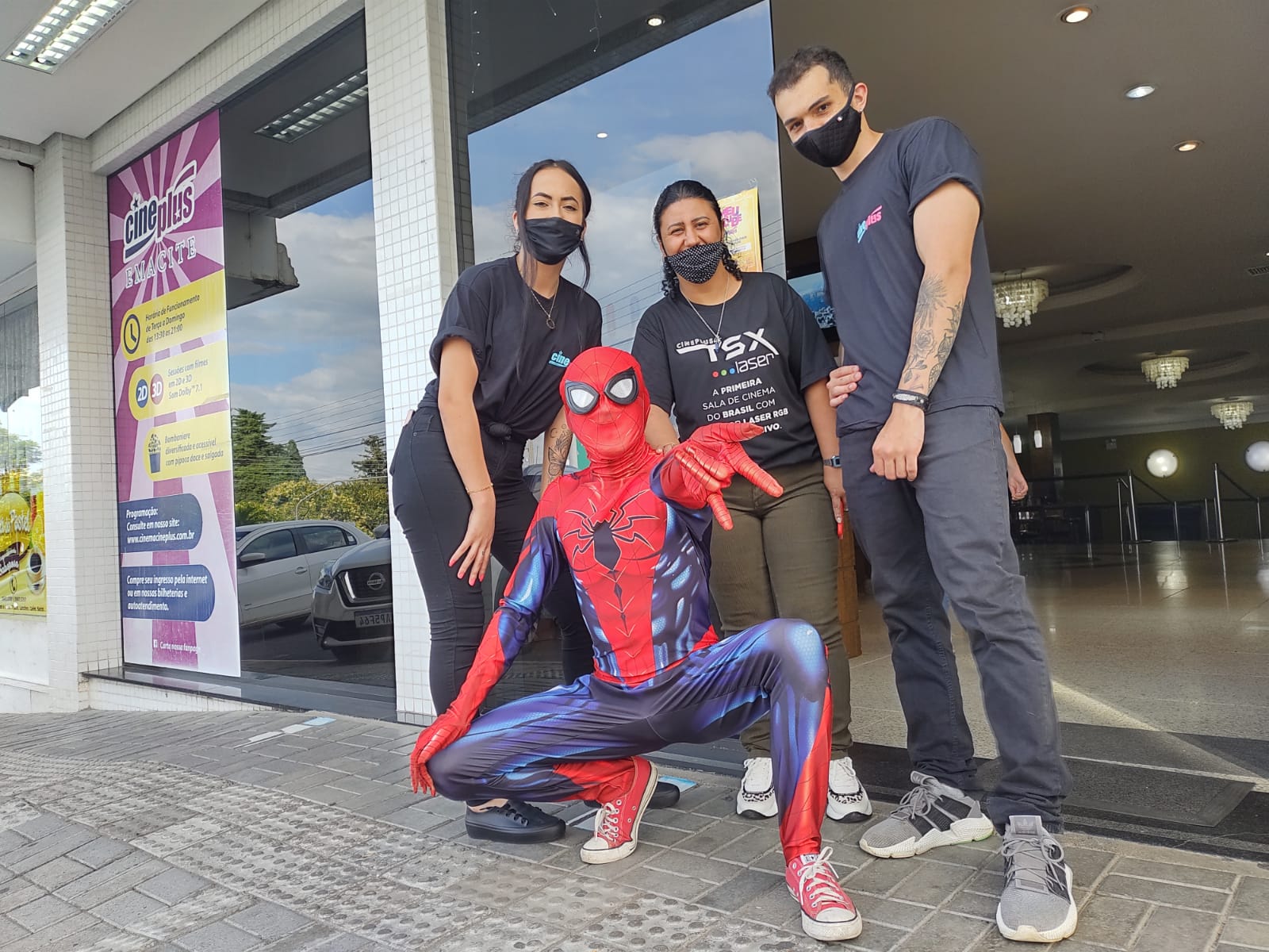 A equipe do Cineplus Emacite e o Homem-Aranha estão esperando por você (1)