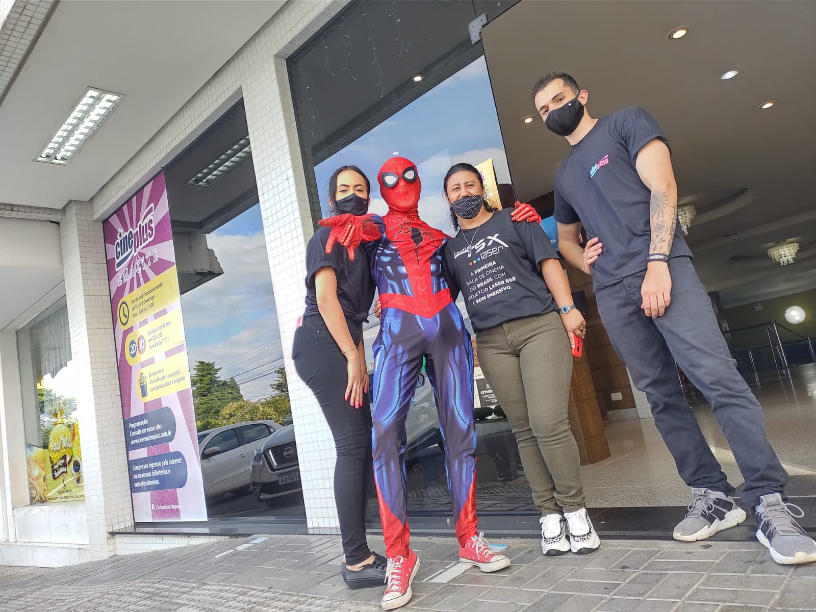 A equipe do Cineplus Emacite e o Homem-Aranha estão esperando por você (3)