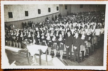 A foto de Katia Cardoso mostram os formandos do Curso Normal do Colégio Barão de Antonina de Mafra -SC. Data: 11/12/1970.