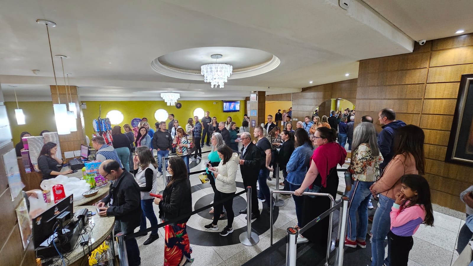 Público lota o Cineplus Emacite para a estreia de Nosso Lar 2 Os Mensageiros (7)