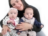 Mãe Katiane Abreu Carlin com seus gêmeos Murilo Henrique e Maria
