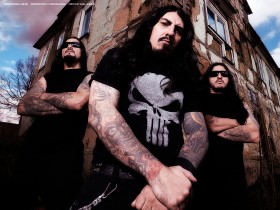 Krisiun, representando muito bem a geração de bandas que mantém o legado extremo vivo. E é um Orgulho Nacional !!!