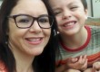 Mãe Elaine Mira Kondlatsch com o filho Nicolas.
