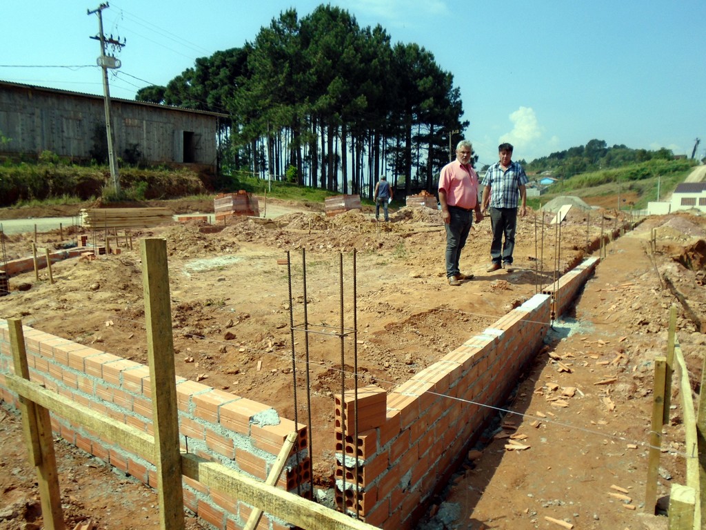Quitandinha constrói sede para secretaria