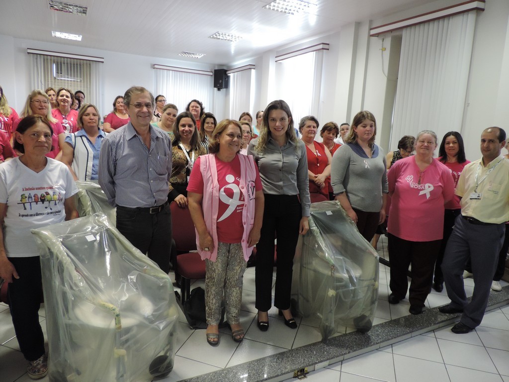 Rede Feminina de Combate ao Câncer de Riomafra recebe doações (1)