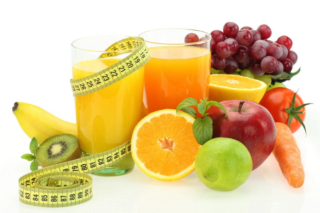 A ingestão de Vitamina C é fundamental. Uma boa ideia são os sucos preparados com mix de frutas que “enganam” a fome e combatem os radicais livres / GB Imagem