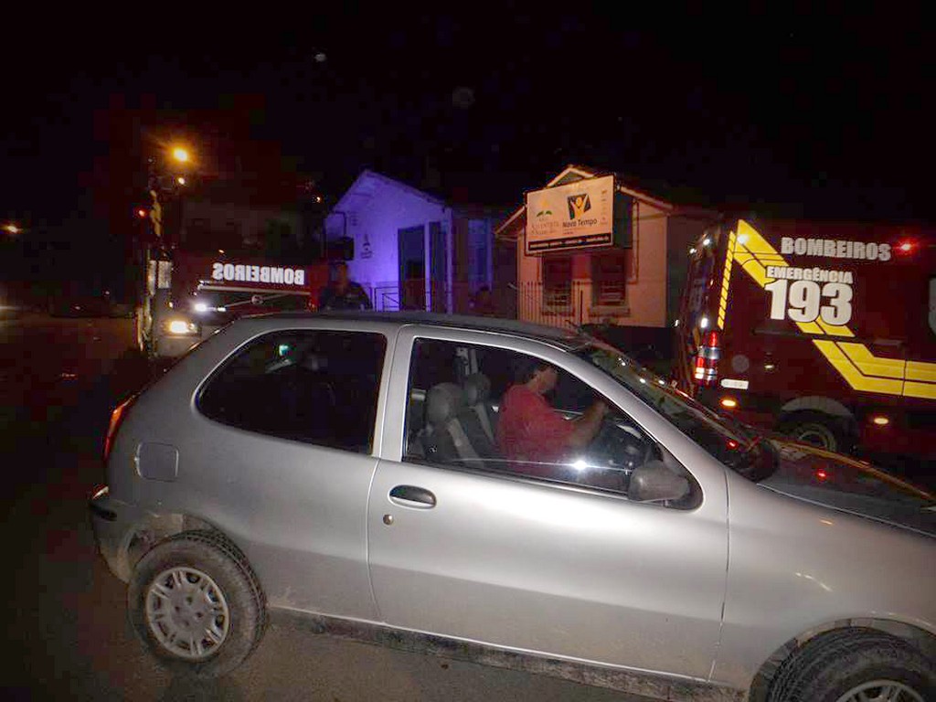 Acidente de trânsito entre moto e veículo em Mafra