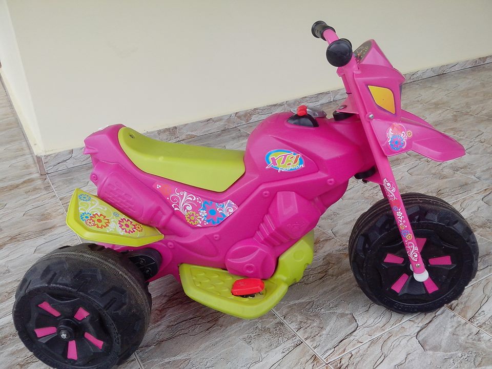 Moto elétrica infantil