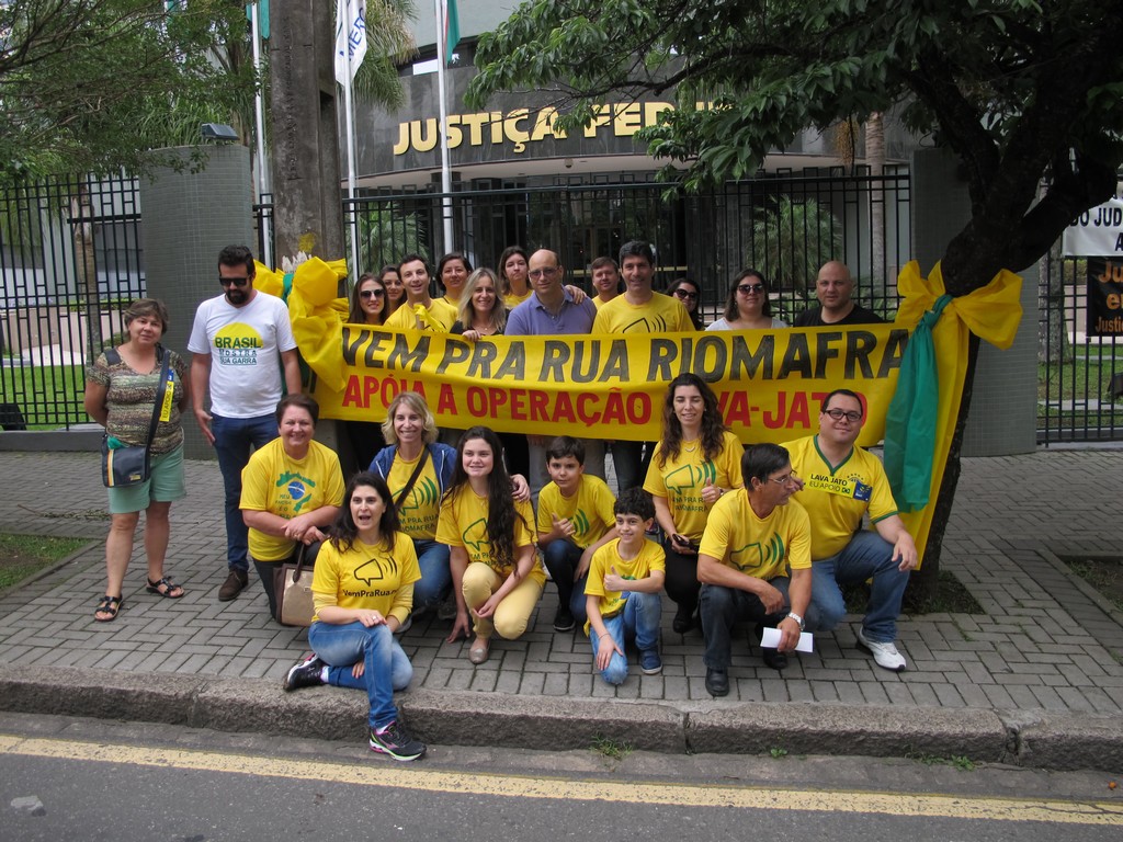 Movimento Vem Pra Rua Riomafra vai a Curitiba apoiar Operação Lava Jato (1)