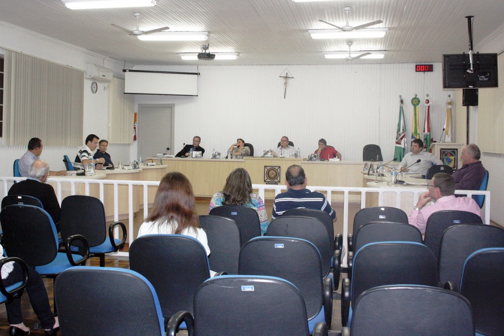 Abaixo assinado popular já está disponível para receber assinaturas para redução do salário dos vereadores em Mafra