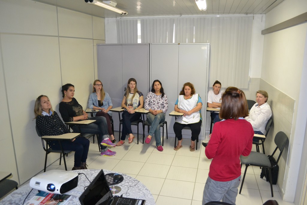 Servidoras da SDR Mafra participam de palestra a respeito da prevenção do câncer de mama