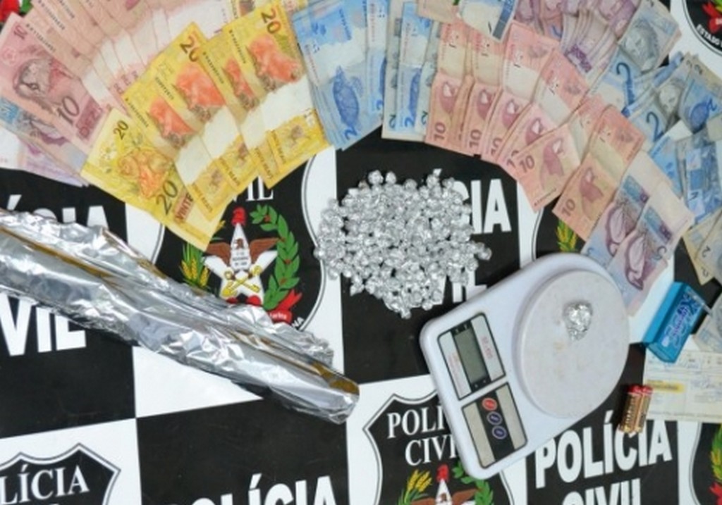 Polícia Civil apreende mais de 160 pedras de crack em Três Barras