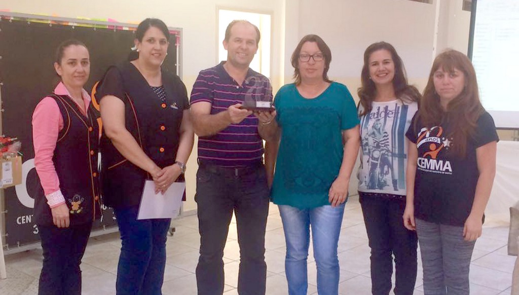 CEMMA recebe homenagem da Editora Positivo