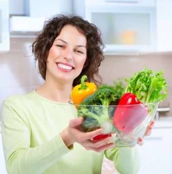 Optar por alimentos naturais é uma decisão saudável que vai auxiliar na perda de peso e no bom funcionamento do organismo. Resultado disso, você muito mais bonita! / GB Imagem