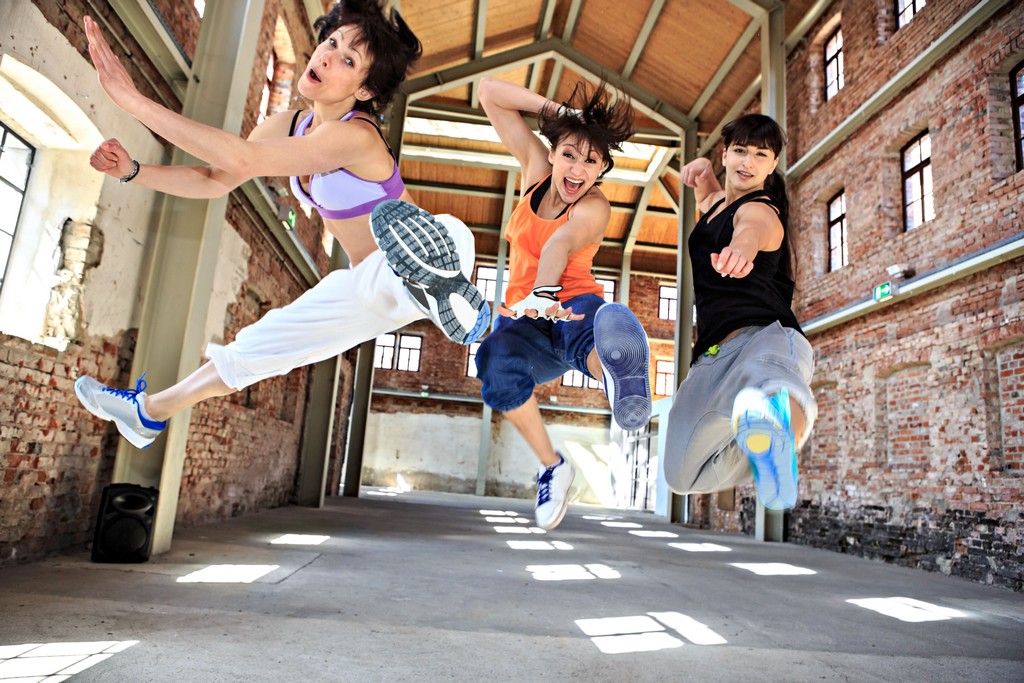 A zumba só exige alegria e boa vontade do participante. O ritmo contagia e, quanto mais “quente”, melhor / GB Imagem