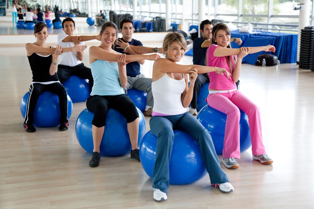 Os exercícios de Pilates fortalecem os músculos, reeducam os movimentos e a postura; devem ser praticados sob correta orientação. Atualmente, é uma das práticas mais procuradas nas academias / GB Imagem 