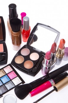 Inverno não é desculpa para ficar com o rosto descorado. Mantenha o bronzeado do rosto usando a maquiagem a seu favor / GB Imagem 