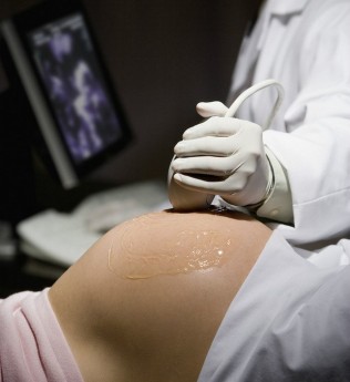 Ultrassom gestacional é fundamental para acompanhar desenvolvimento do feto