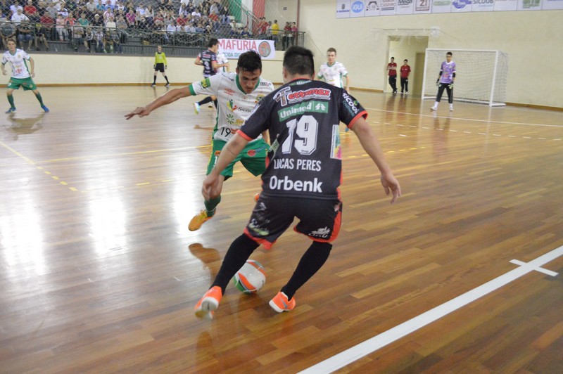 Gaúcho Lucas Peres também renova contrato com o Mafra Ferromax Futsal