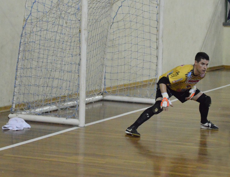 Goleiro Darcio renova contrato com o Mafra Ferromax