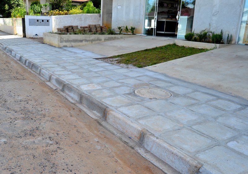 Continua melhoria nas calçadas em Quitandinha (1)
