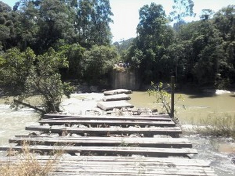 Moradores protestam exigindo reconstrução de ponte no interior de Itaiópolis (1)