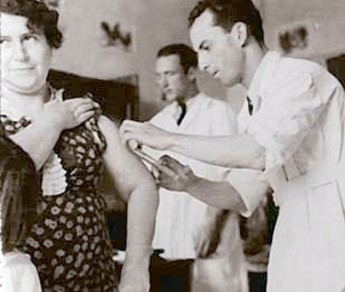 Armas na cintura e multa para quem não quer tomar vacina